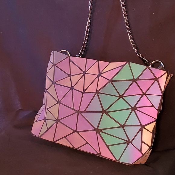Holographic Geometric Bag - Picture 4 of 7